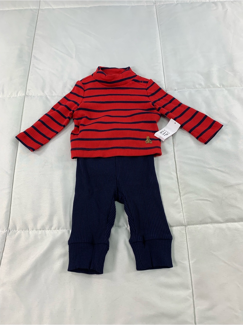 New GAP top and pants size 0-3M